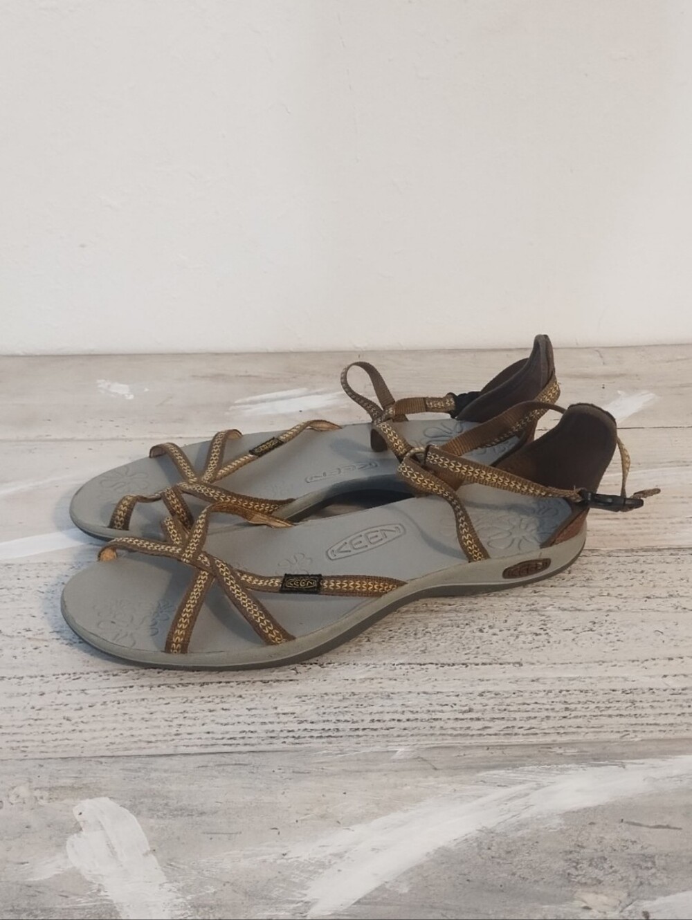 KEEN strappy buckle brown ankle strap flats open toe sandals women's 10.5